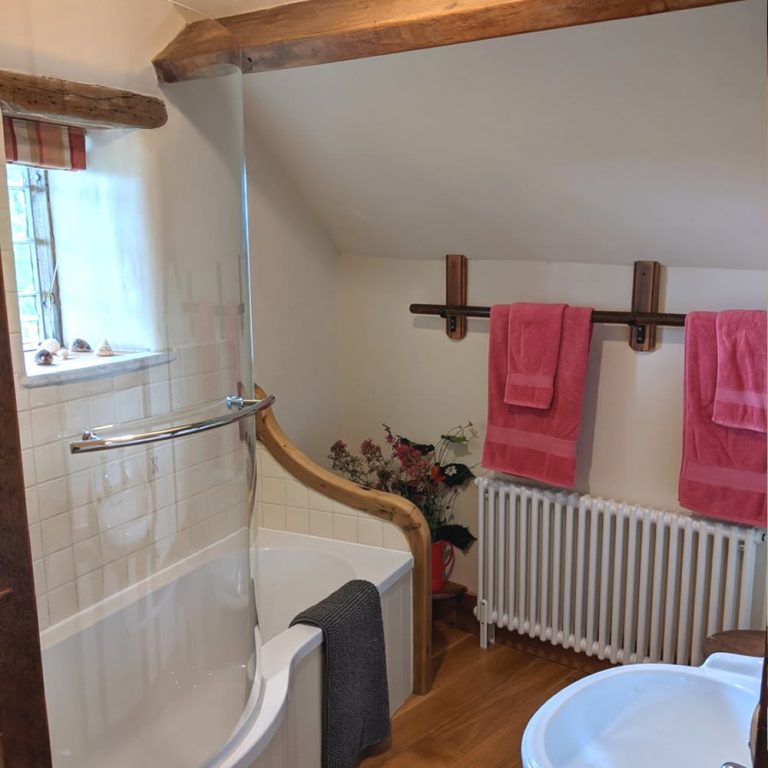 Harvest Cottage bathroom