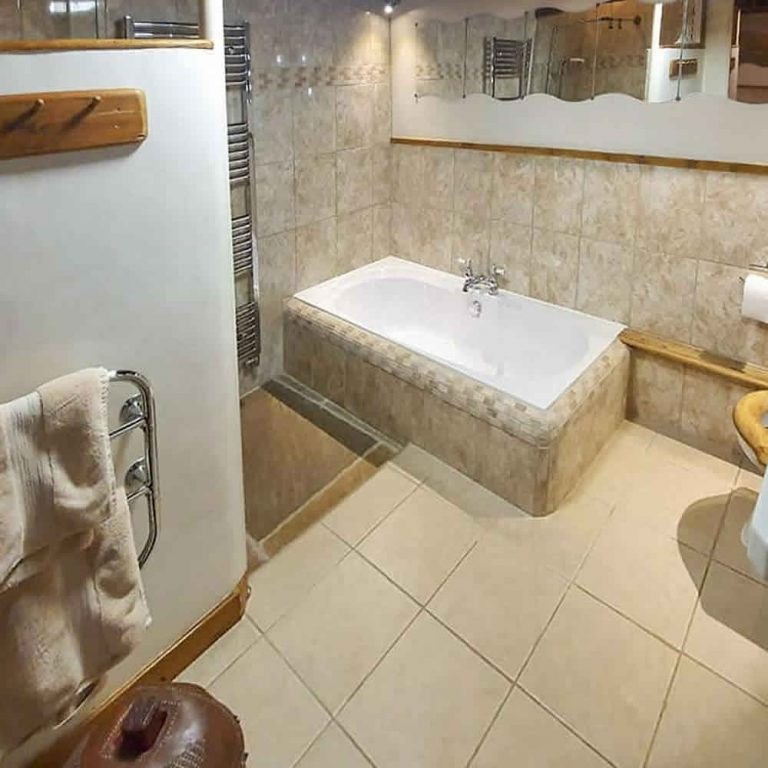 The Saddlery bathroom